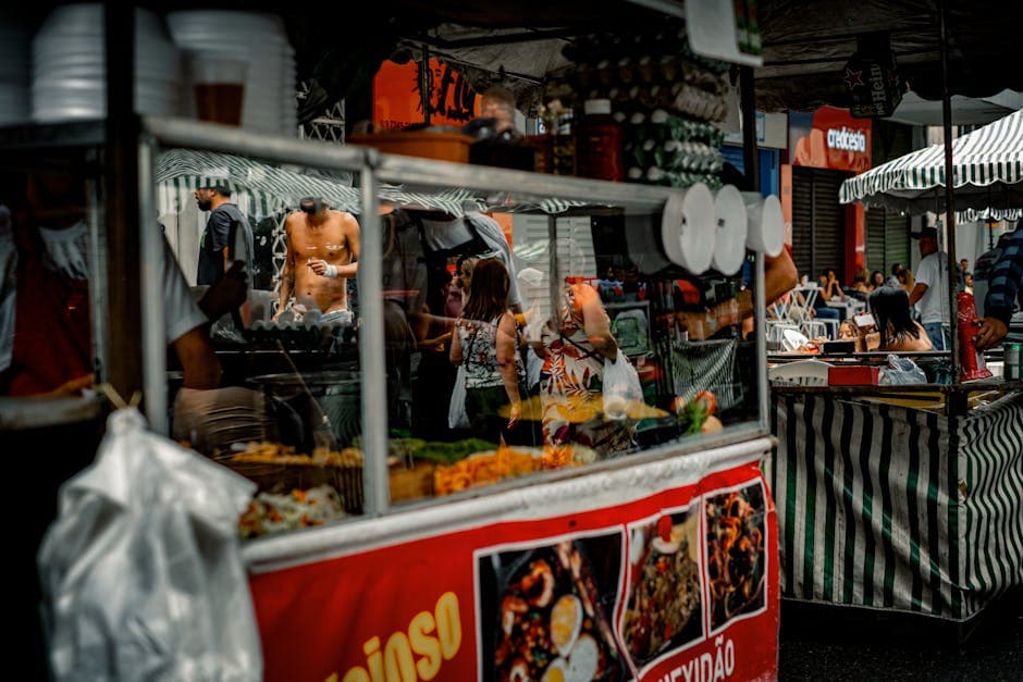 Vibrant street food market scene in Belo Horizonte, featuring diverse culinary offerings and local culture.