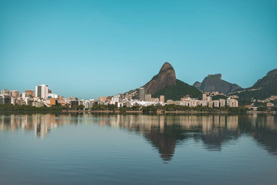 Scenic view of Lagoa Rodrigo de Freitas with Sugarloaf Mountain in Rio de Janeiro.