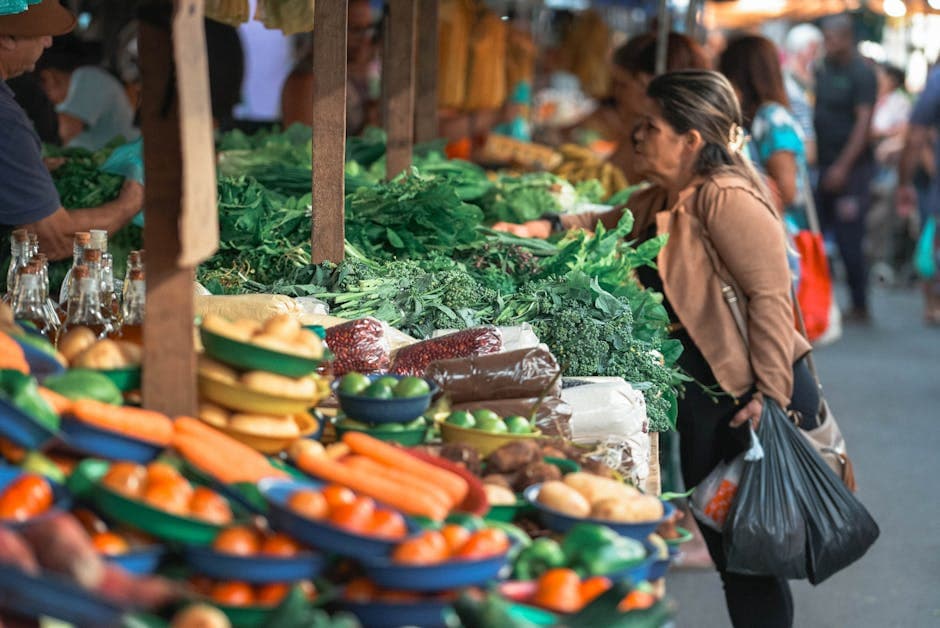 Bustling street market with fresh produce in Espírito Santo, showcasing local culture.