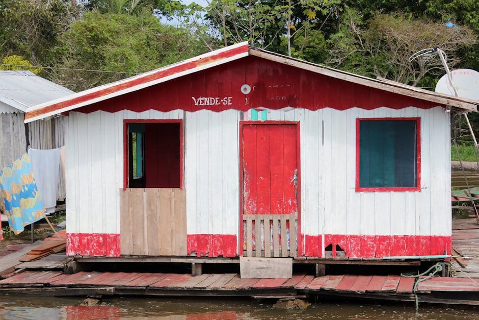 A vibrant floating house in Manaus, Amazonas, showcasing traditional river culture.