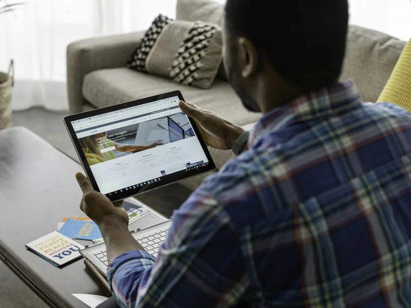 Insights, site, marketing e consultores na ponta dos dedos